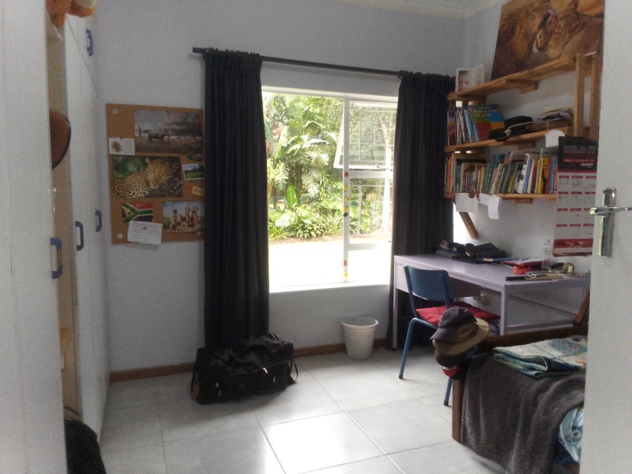 To Let 4 Bedroom Property for Rent in Glen Barrie Western Cape